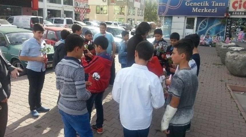 Gen&ccedil; Kaymek&rsquo;ten Ahilik Kutlaması