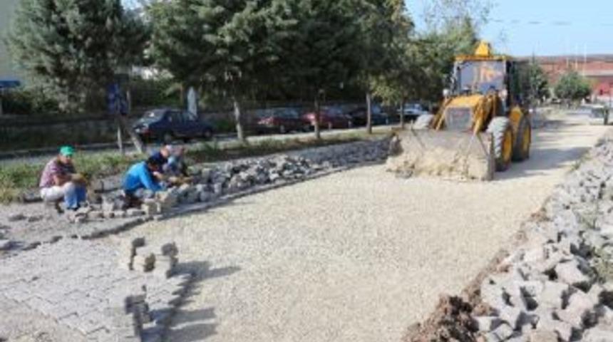 Ak&ccedil;akoca &Uuml;mran Sokağa Kilit Parke &Ouml;r&uuml;l&uuml;yor