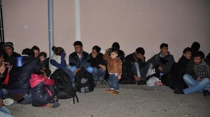 Edirne&rsquo;de 40 Suriyeli Ka&ccedil;ak G&ouml;&ccedil;men Yakalandı