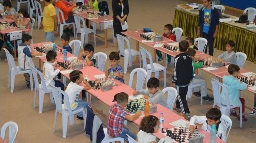 Şener Pekg&uuml;zel Satran&ccedil; Turnuvası&rsquo;na 100 Sporcu Katıldı