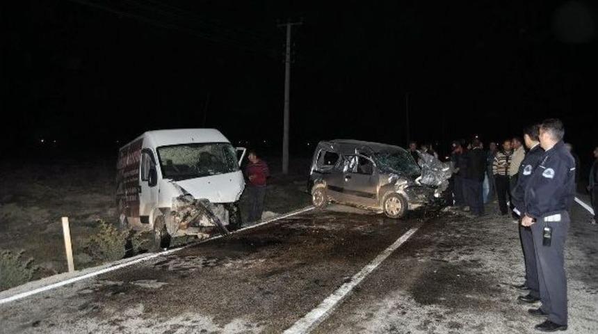 Antalya&rsquo;da Trafik Kazası: 6 Yaralı