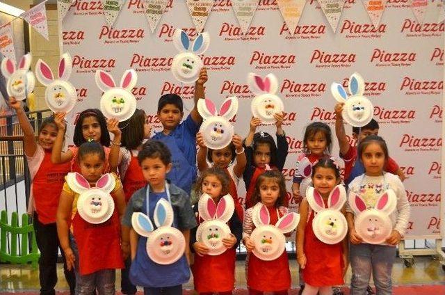 Sevimli Tavşanlar Piazza’yı Şenlendirdi