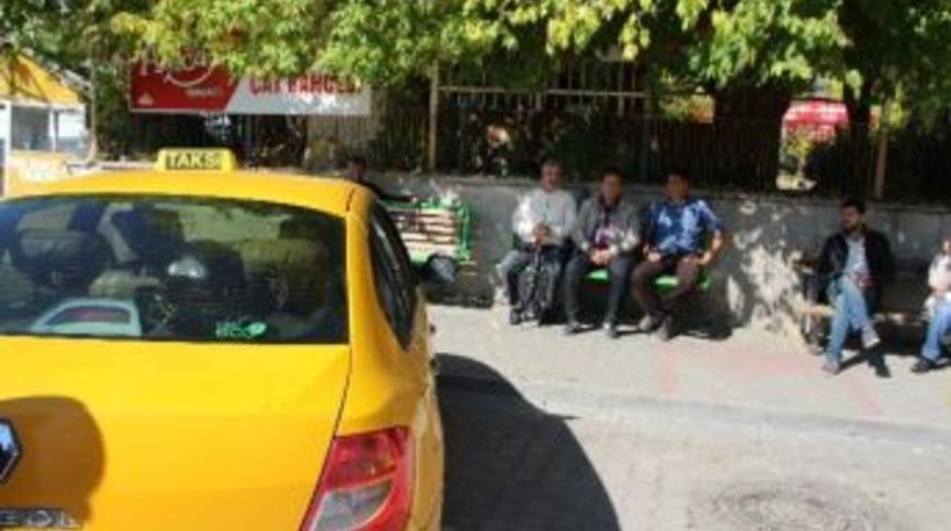 Taksici Esnafı İşsizlikten Yakınıyor