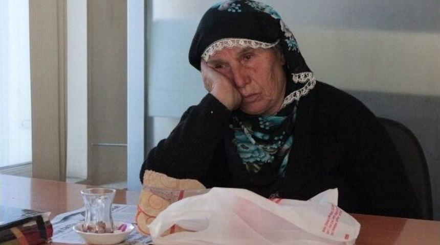 Kızı Tarafından Gece Sokağa Atılan 83 Yaşındaki Kadına Belediye Sahip &Ccedil;ıktı