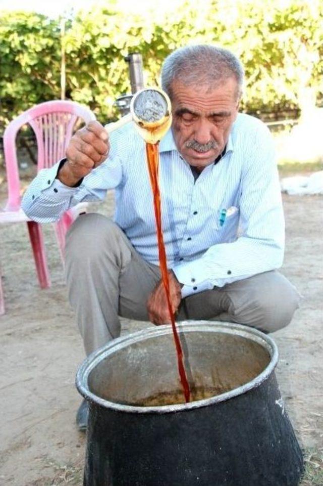 Sarıgöl’de Doğal Pekmez Yapımına Başlandı