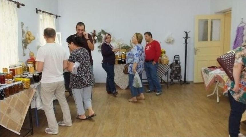 Köylü Kadınlar Okulu Organik Ürün Pazarı Yaptı