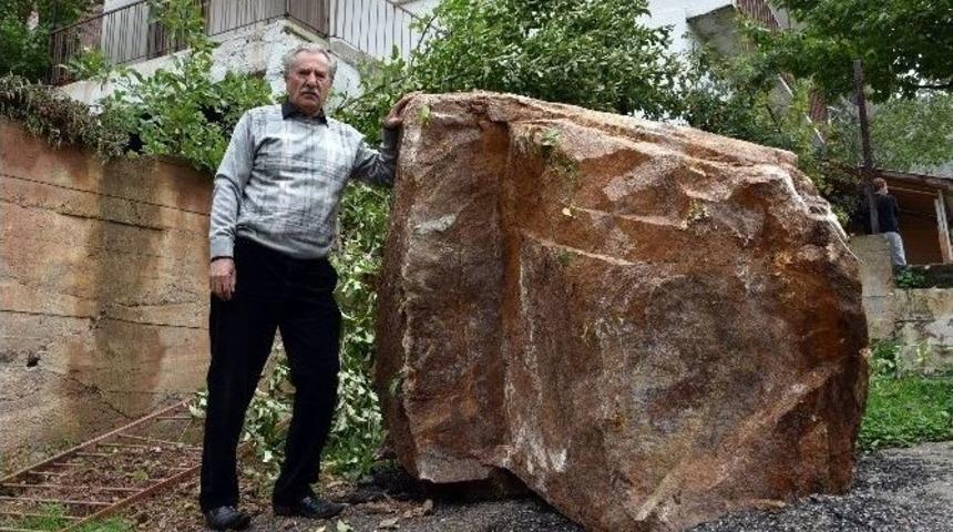 G&uuml;m&uuml;şhane&rsquo;de Yama&ccedil;tan Yuvarlanan Kayalar Korkutuyor