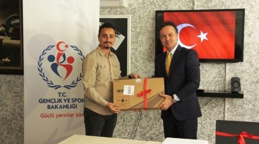 Gen&ccedil;lik Merkezlerine Bilgisayar Desteği