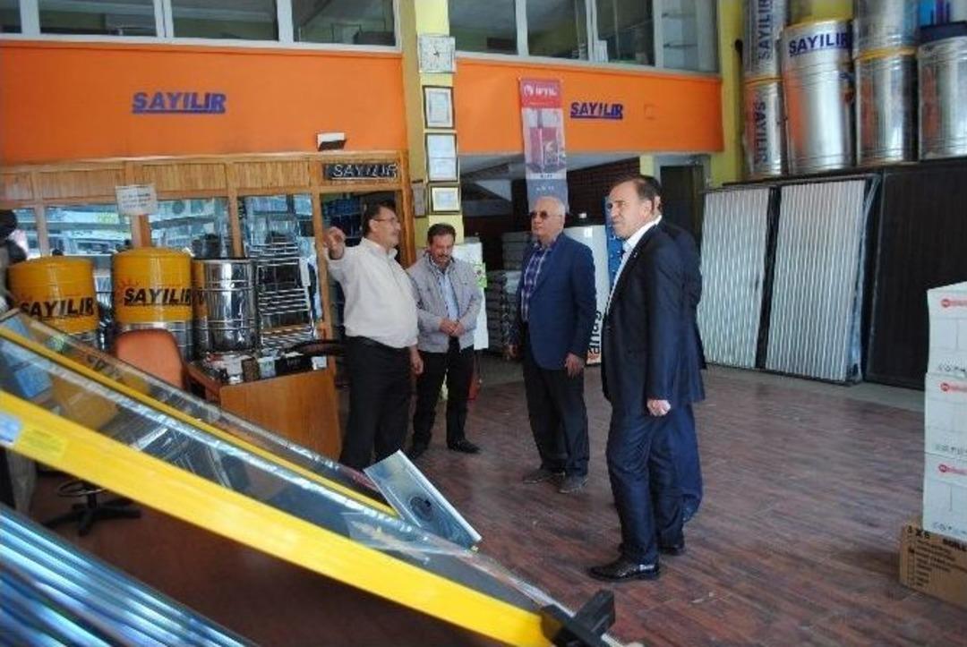 Başbakan Başdanışmanı Elitaş: &ldquo;kendisini Aydın Zanneden &Ouml;r&uuml;mcek Kafalı Yazarların İnsanları Tahrik Ettiği Ortada&rdquo;