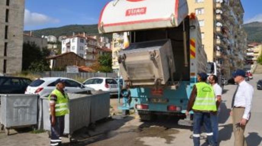 Gemlik&rsquo;te 2 Bin 500 &Ccedil;&ouml;p Konteynırı Temizleniyor