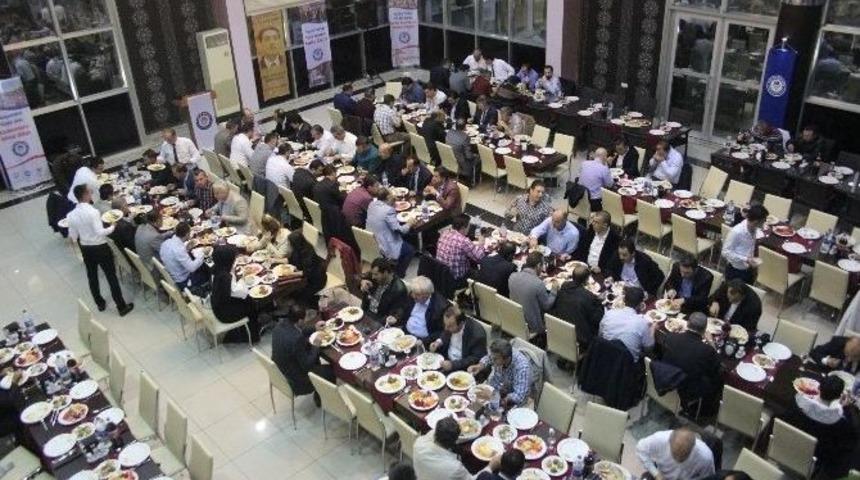 Eğitim-bir Sen &Uuml;yeleri Yemekte Bir Araya Geldi