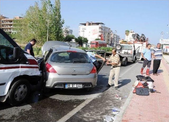 Mersin’de Ambulans İle Otomobil Çarpıştı: 8 Yaralı