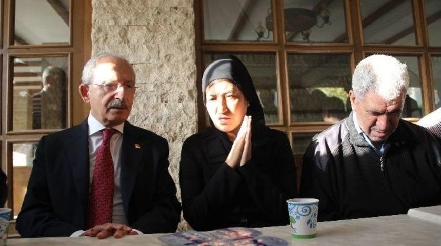 Kılı&ccedil;daroğlu Ankara&rsquo;daki Patlamada &Ouml;len Ali Deniz Uzatmaz&rsquo;ın Ailesini Ziyaret Etti