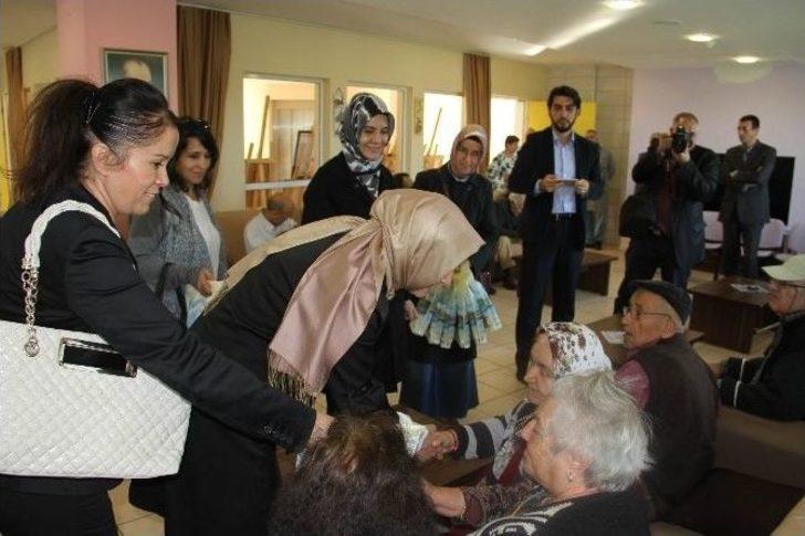 Huzurevi Sakininden Ak Parti’li Sayan’a: “sokakta Kalmaktan Korkmayın Çünkü Burası Var” G1