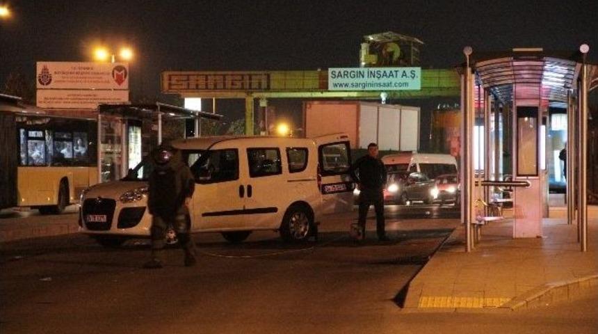 Mecidiyek&ouml;y Otob&uuml;s Duraklarında Ş&uuml;pheli &Ccedil;anta Paniği