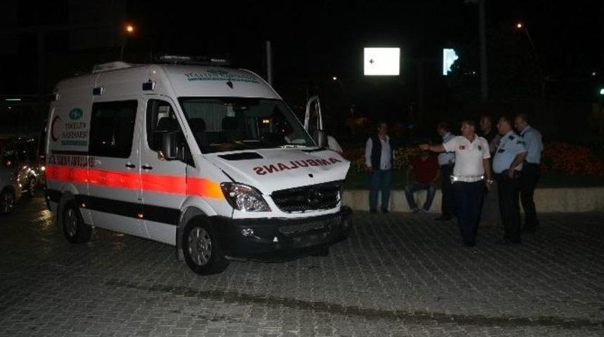 Hasta Taşıyan Ambulans Kaza Yaptı: 2 Yaralı