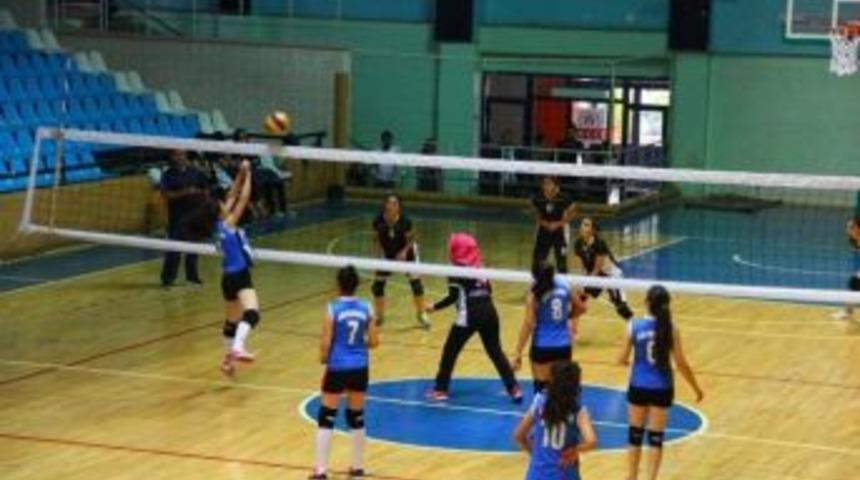 Voleybol M&uuml;sabakaları Yapıldı