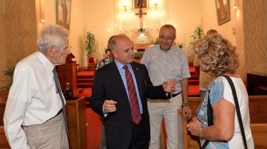 Vali &Ccedil;akacak, Mersin&rsquo;deki Ortodoks Ve Katolik Kiliselerini Ziyaret Etti