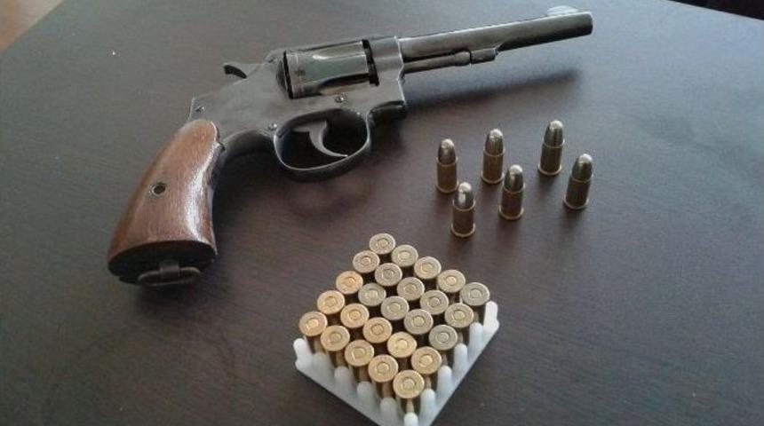 Otogarda Asayiş Uygulaması: 10 G&ouml;zaltı