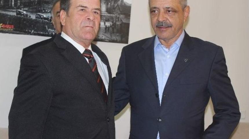 Siyasetin Trajikomik Yüzü