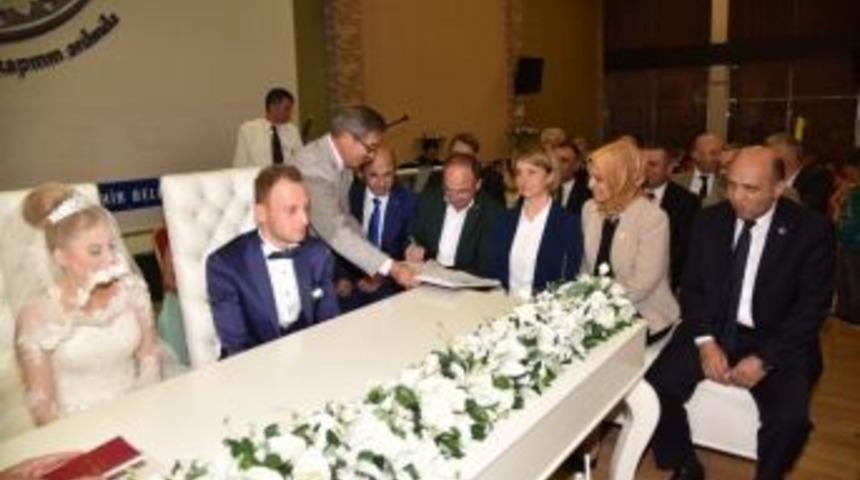 Başkan &Uuml;z&uuml;lmez D&uuml;ğ&uuml;n Cemiyetlerine Katıldı