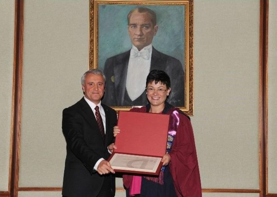 Daha 2 Hafta &Ouml;nce Profes&ouml;r Olmuştu