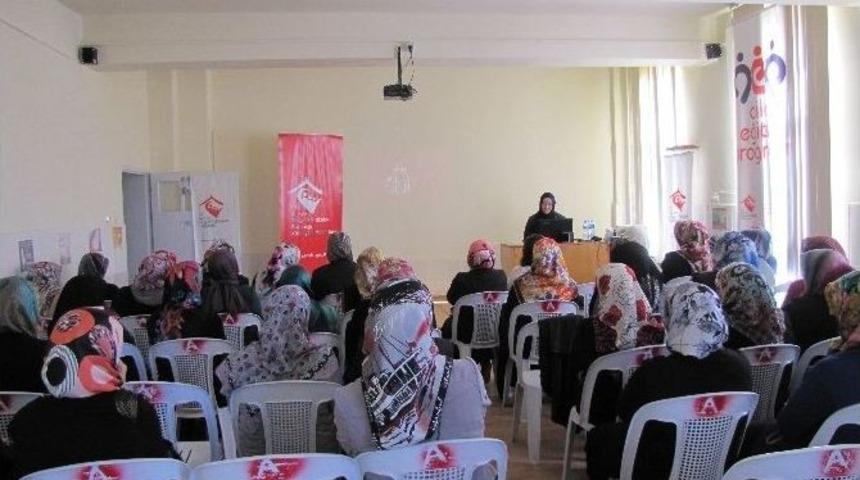 Hisarcıkta &Ouml;ğrenci Velilerine Aile Eğitimi