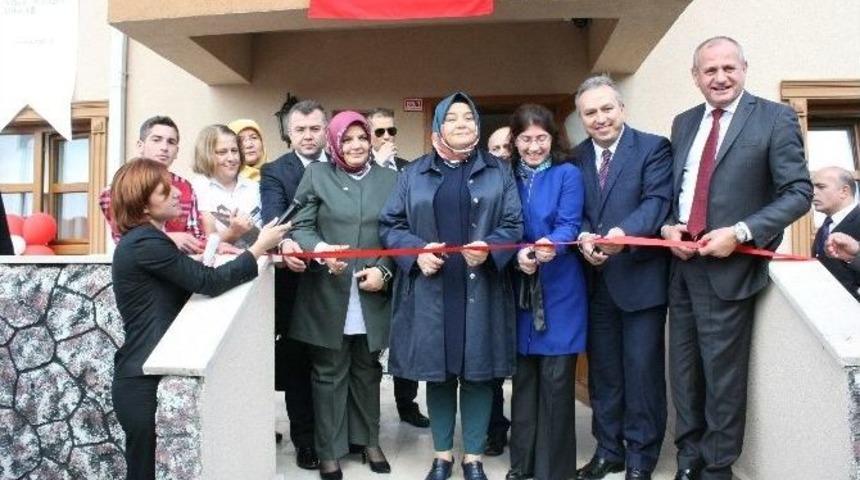 &Ccedil;ocuk Evleri Sitesini Bakanı G&uuml;rcan A&ccedil;tı