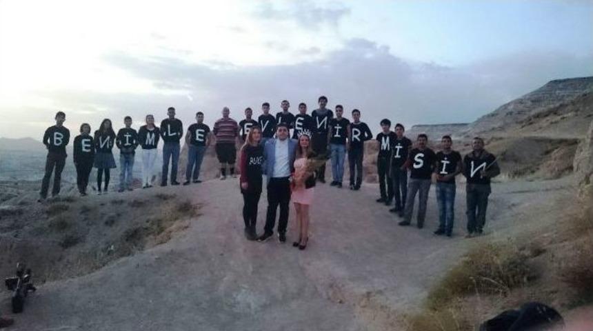 Turizmci Gen&ccedil;ten Romantik Evlilik Teklifi