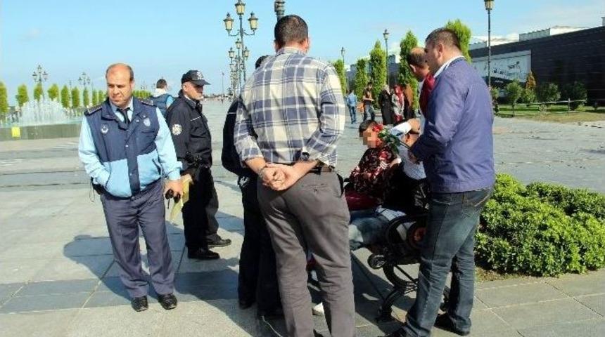 Zorla &Ccedil;i&ccedil;ek Ve Dok&uuml;man Satan 4 Kişiye Ceza