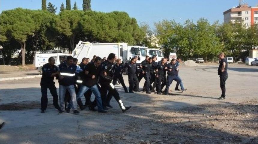 Yunusemre Zabıtası&rsquo;ndan &rsquo;kalabalık Y&ouml;netimi&rsquo; Tatbikatı