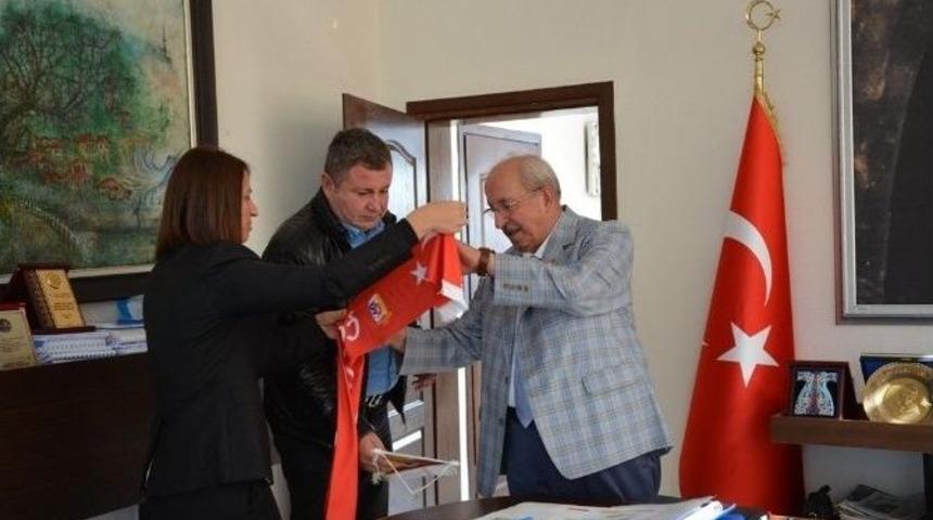 &Ccedil;orluspor 1947 Spor Kul&uuml;b&uuml; Y&ouml;neticilerinden Başkan Albayrak&rsquo;a Ziyaret