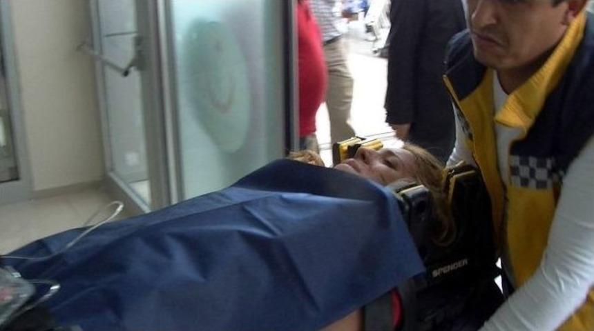 Adıyaman&rsquo;da Otomobil Şarampole U&ccedil;tu: 2 Yaralı