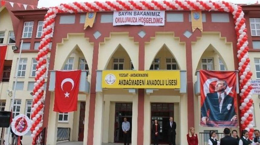 Akdağmadeni Lisesi T&ouml;renle A&ccedil;ıldı
