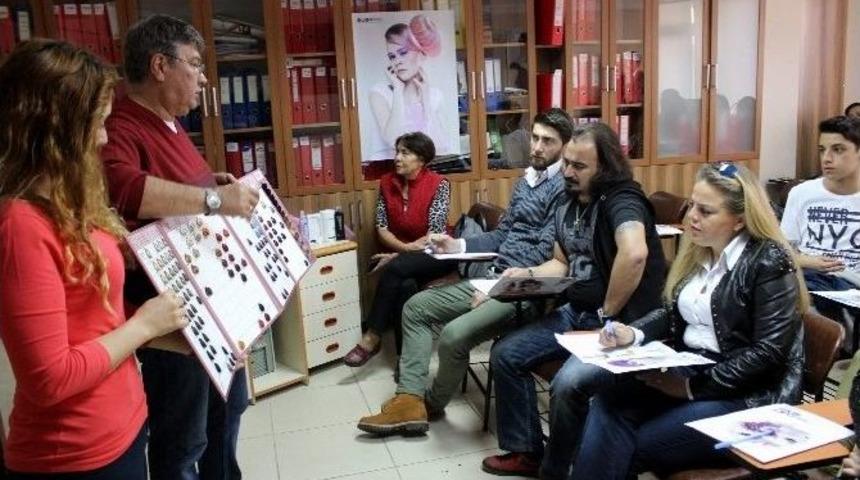 Kuaf&ouml;rler Sa&ccedil; Renklendirme Eğitimi Aldı