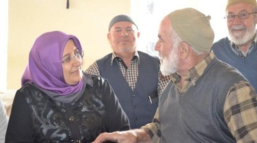 Ak Parti Adayı &Ouml;zkal Erkmen Beldesini Ziyaret Etti