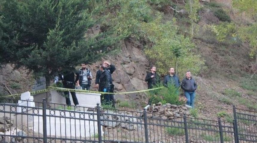 Kağıthane Mezarlığında 3 G&uuml;nl&uuml;k Bebek Cesedi Bulundu