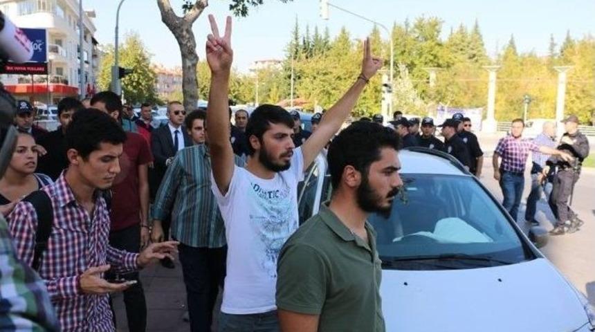Ak Parti Standı Protestosuna 10 G&ouml;zaltı