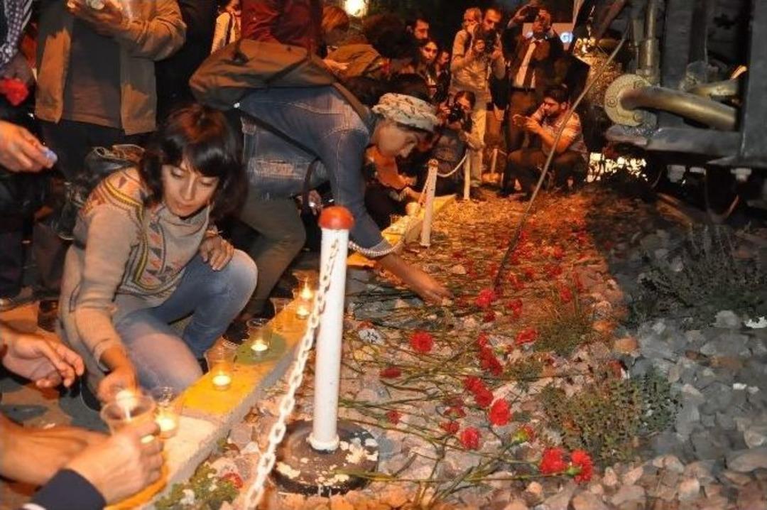 Ankara&rsquo;daki Patlamada &Ouml;lenler İzmir&rsquo;de Anıldı
