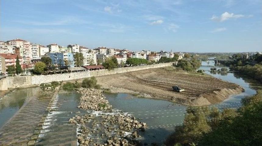 Kirmasti Deresi&rsquo;nde Islah Ediliyor