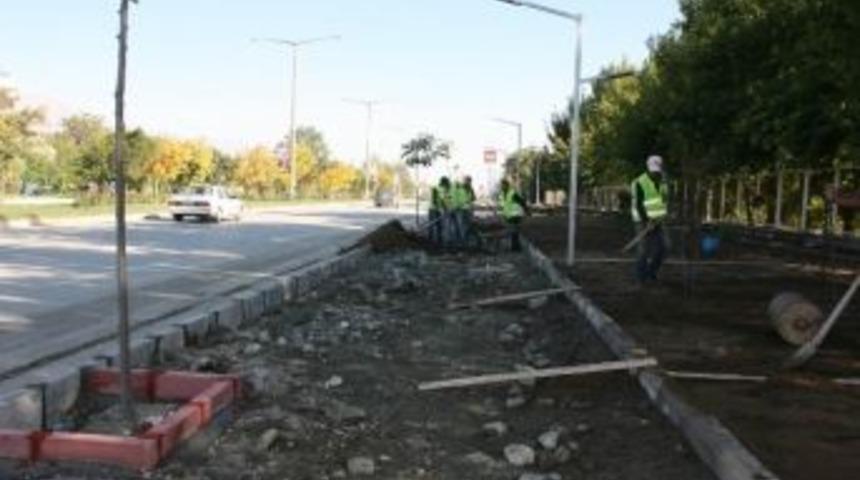 Kaldırım &Ccedil;alışmaları Devam Ediyor