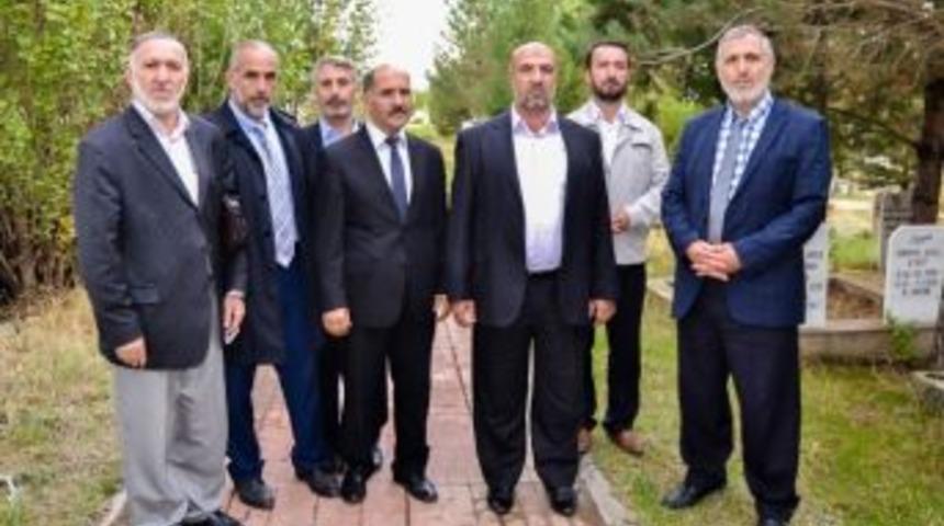 Terzibaba Mezarlığı Ziyaret Edilerek Kur&rsquo;an Okundu Dualar Edildi