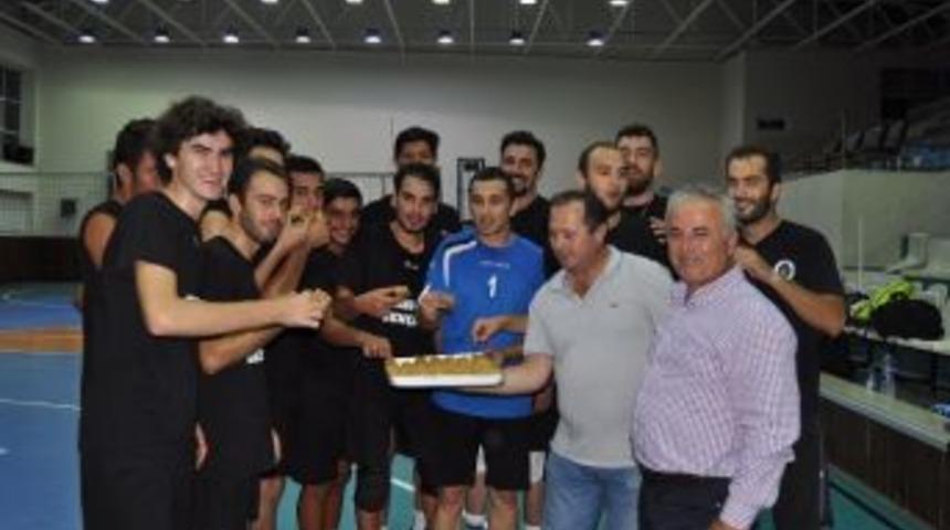 Hamdi Sarıca&rsquo;dan Sporculara Baklava