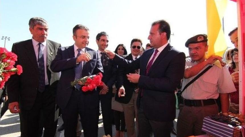 &Ccedil;ift&ccedil;i Kadınlar G&uuml;n&uuml; Menderes&rsquo;te Kutlandı