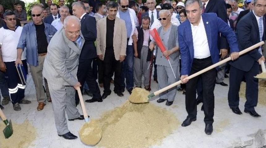 &Ccedil;amlıyayla&rsquo;da Kanalizasyon İnşaatının Temeli Atıldı