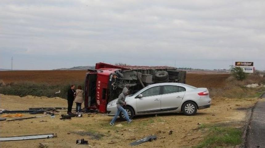 Tekirdağ&rsquo;da Kamyon Devrildi: 1 Yaralı