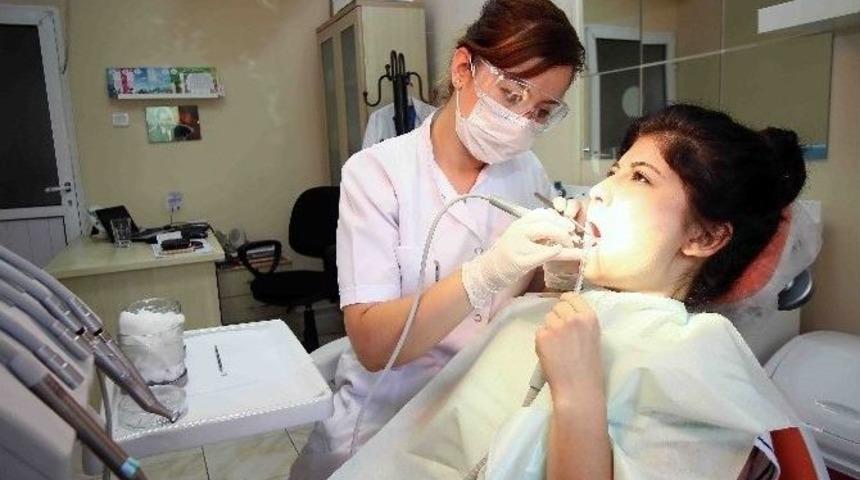 Bayraklı&rsquo;da 13 Bin 387 Kişi &Uuml;cretsiz Diş Muayenesinden Yararlandı