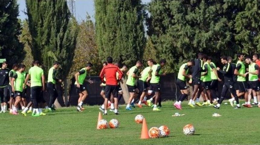 Akhisar Belediyespor&rsquo;da Arslan Futbolculara Fazla Y&uuml;klenmiyor