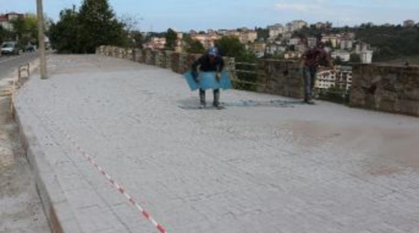 Ak&ccedil;akoca&rsquo;da Trotuvar &Ccedil;alışmaları Son Hızıyla Devam Ediyor