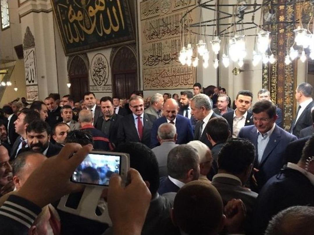 Ulucami&rsquo;de Başbakana Sevgi Seli